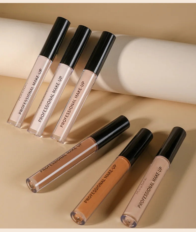Logra un rostro impecable con nuestro corrector líquido profesional, diseñado para ofrecer alta cobertura desde la primera aplicación sin dejar sensación pesada.