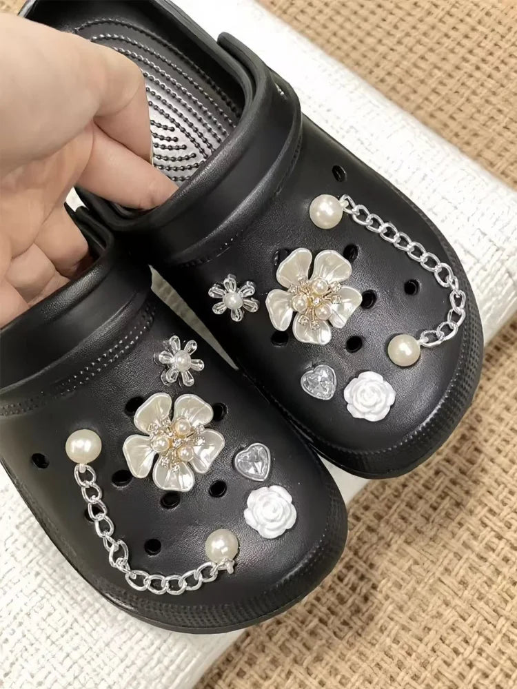 2025 new summer and autumn women's hole slippers wear pearl flower toe slippers with a sense of luxury
