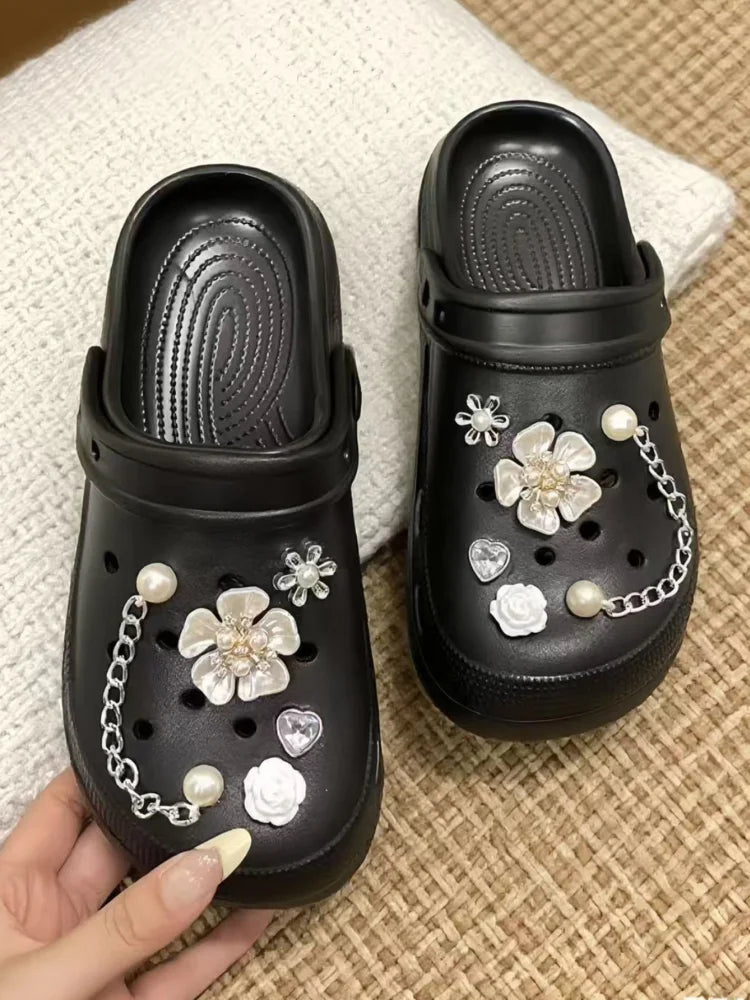 2025 new summer and autumn women's hole slippers wear pearl flower toe slippers with a sense of luxury