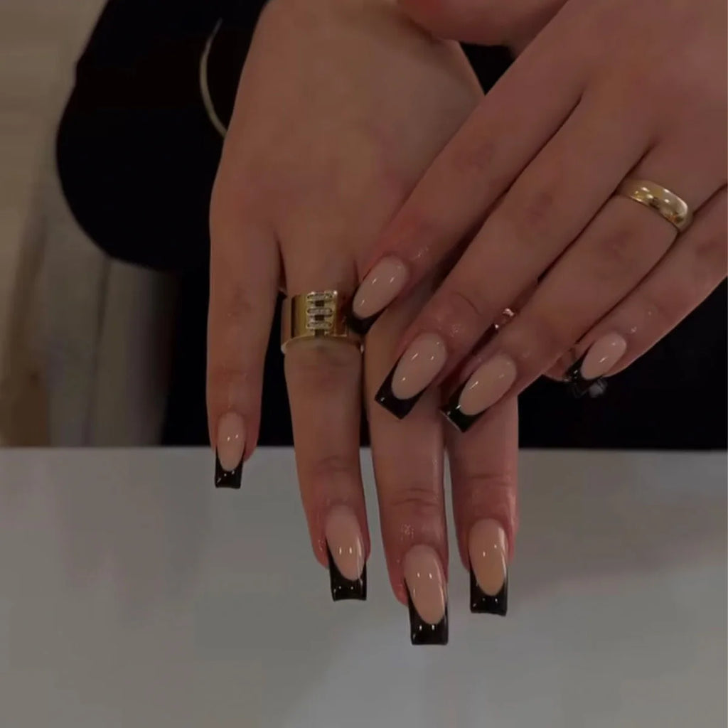 24pcs long coffin French press-on nails in black, featuring elegant bow and diamond details. Chic ballerina-style acrylic nails for a glamorous manicure in minutes.