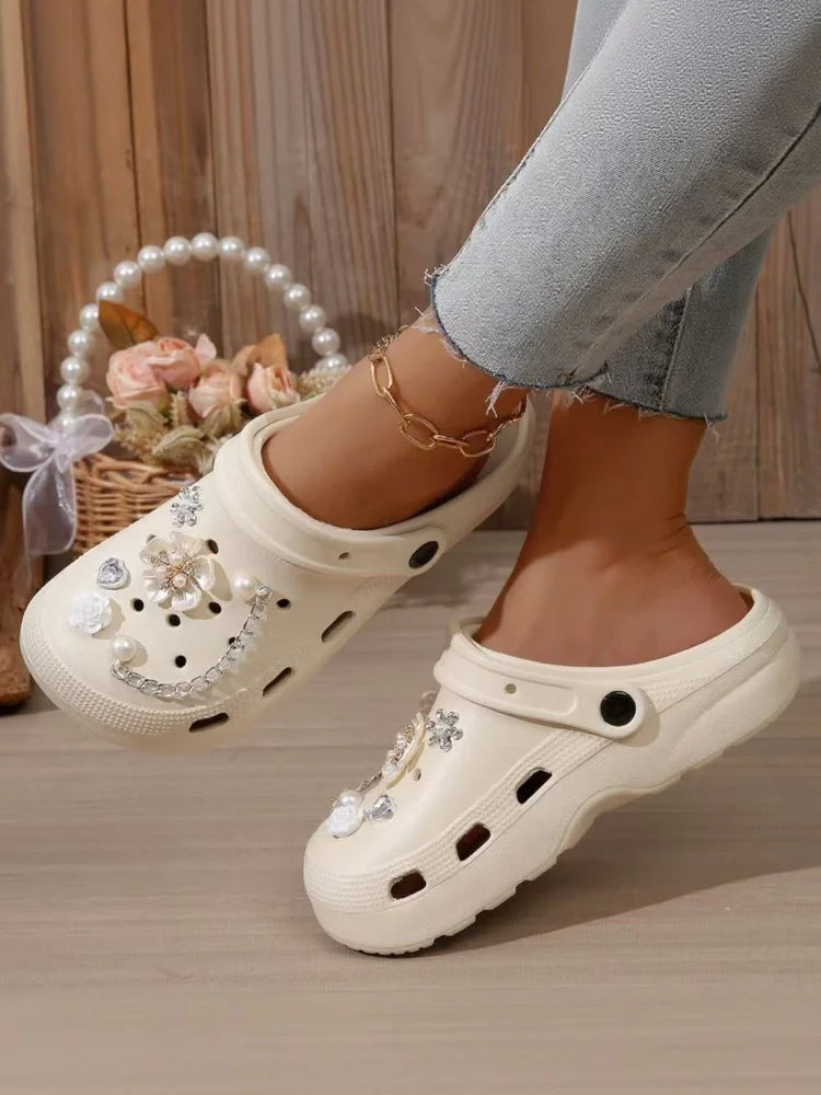 2025 new summer and autumn women's hole slippers wear pearl flower toe slippers with a sense of luxury