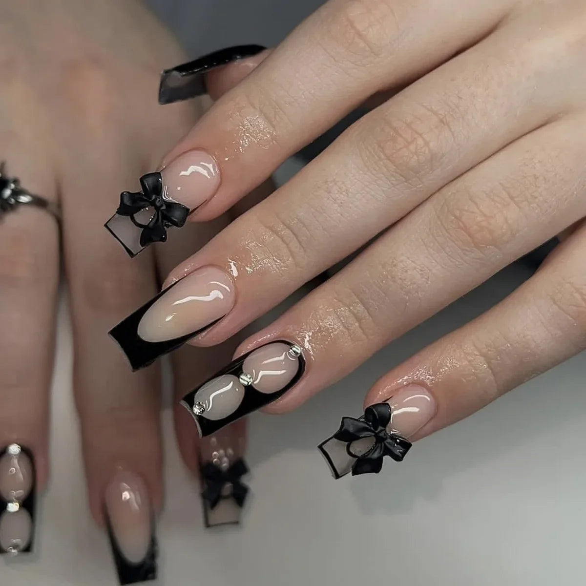24pcs long coffin French press-on nails in black, featuring elegant bow and diamond details. Chic ballerina-style acrylic nails for a glamorous manicure in minutes.