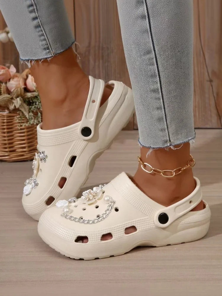 2025 new summer and autumn women's hole slippers wear pearl flower toe slippers with a sense of luxury