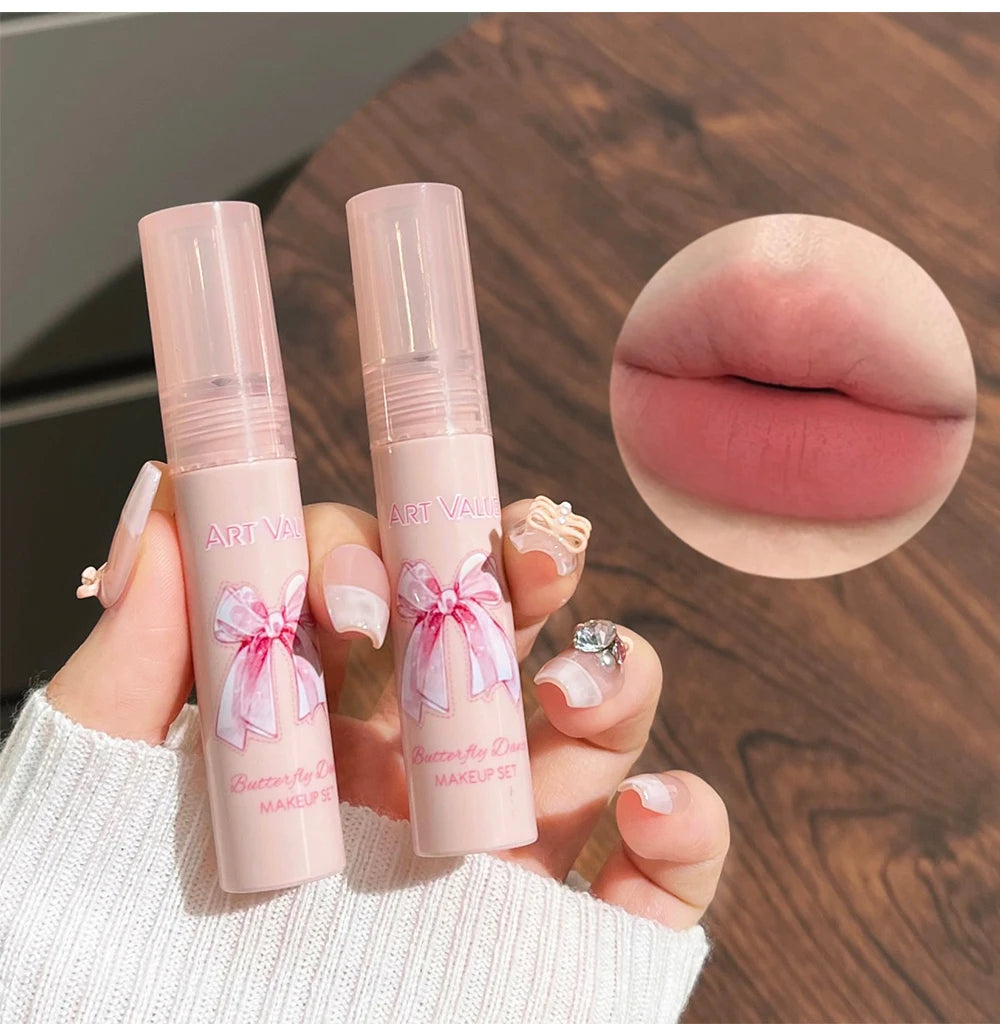 6-Piece Makeup Set (in Box)
Includes velvet matte lipsticks, nude lip gloss, moisturizing lip shine, face blush palette, and necklace—perfect as a gift.